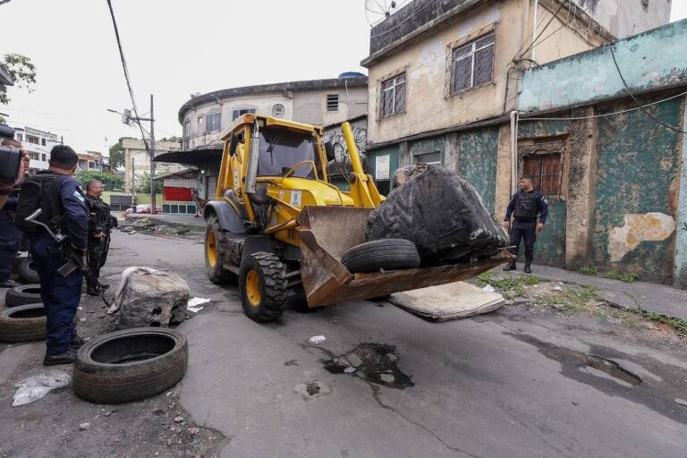 Operação Barricada Zero retira 92 toneladas de obstáculos no Rio de Janeiro