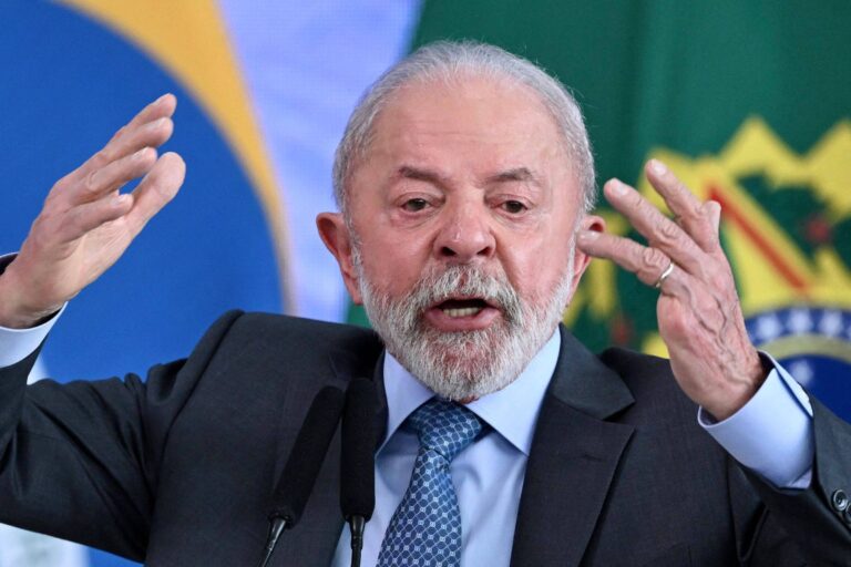 Lula propõe redução da jornada de trabalho e isenção da PLR
