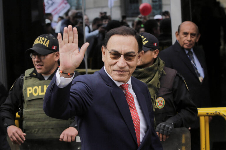 Martín Vizcarra, ex-presidente do Peru, condenado a 14 anos por corrupção