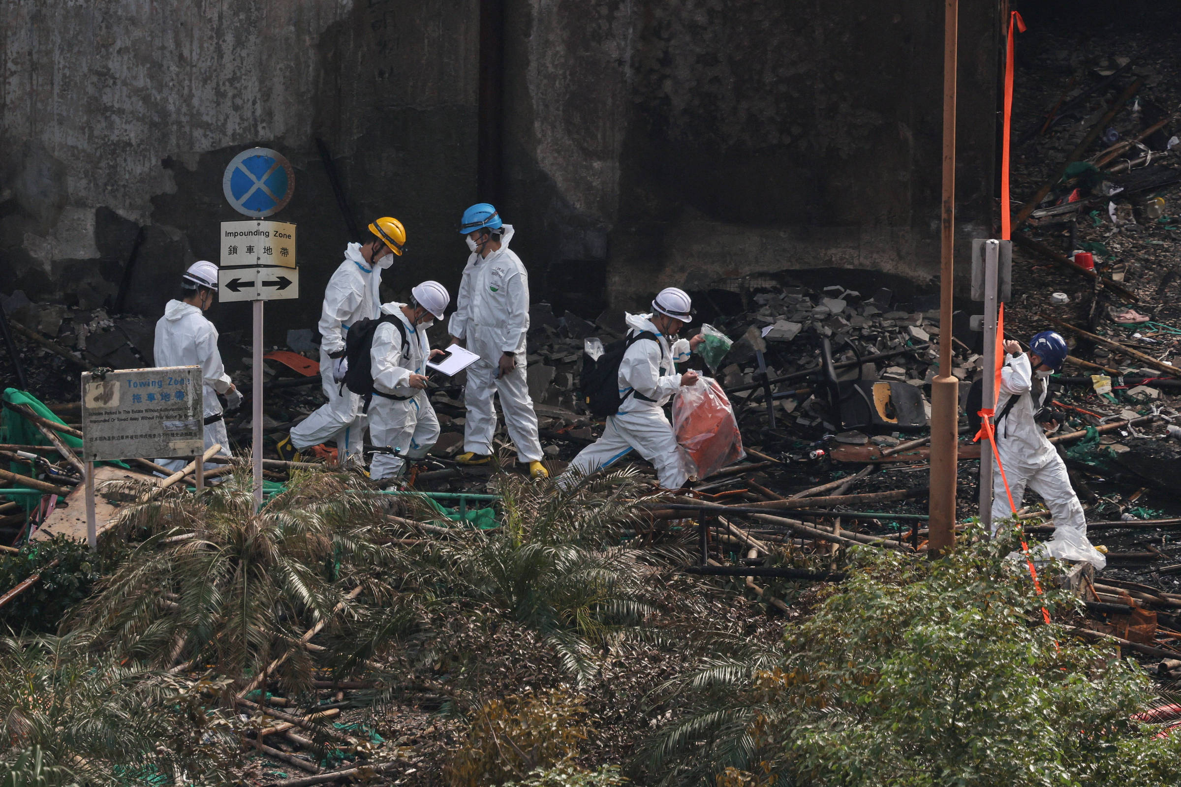 Luto em Hong Kong após incêndio que deixou 128 mortos