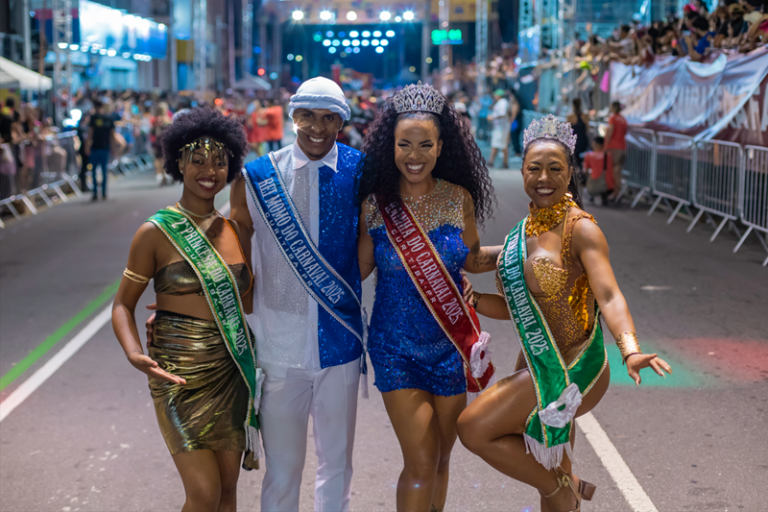 Concurso escolhe rei momo, rainha e princesas do carnaval de Curitiba 2026