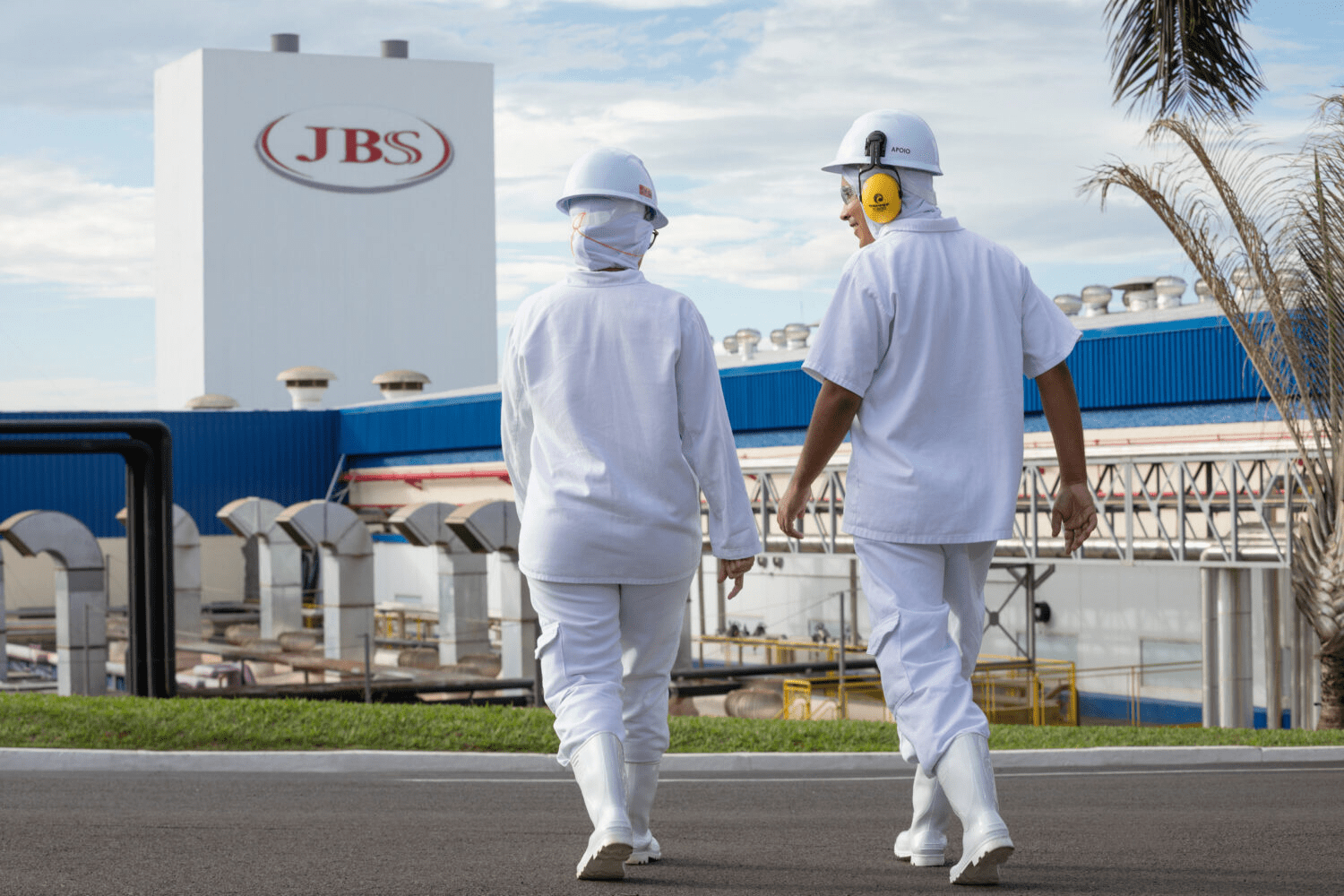 JBS disputa compra da maior produtora de aves do Oriente Médio