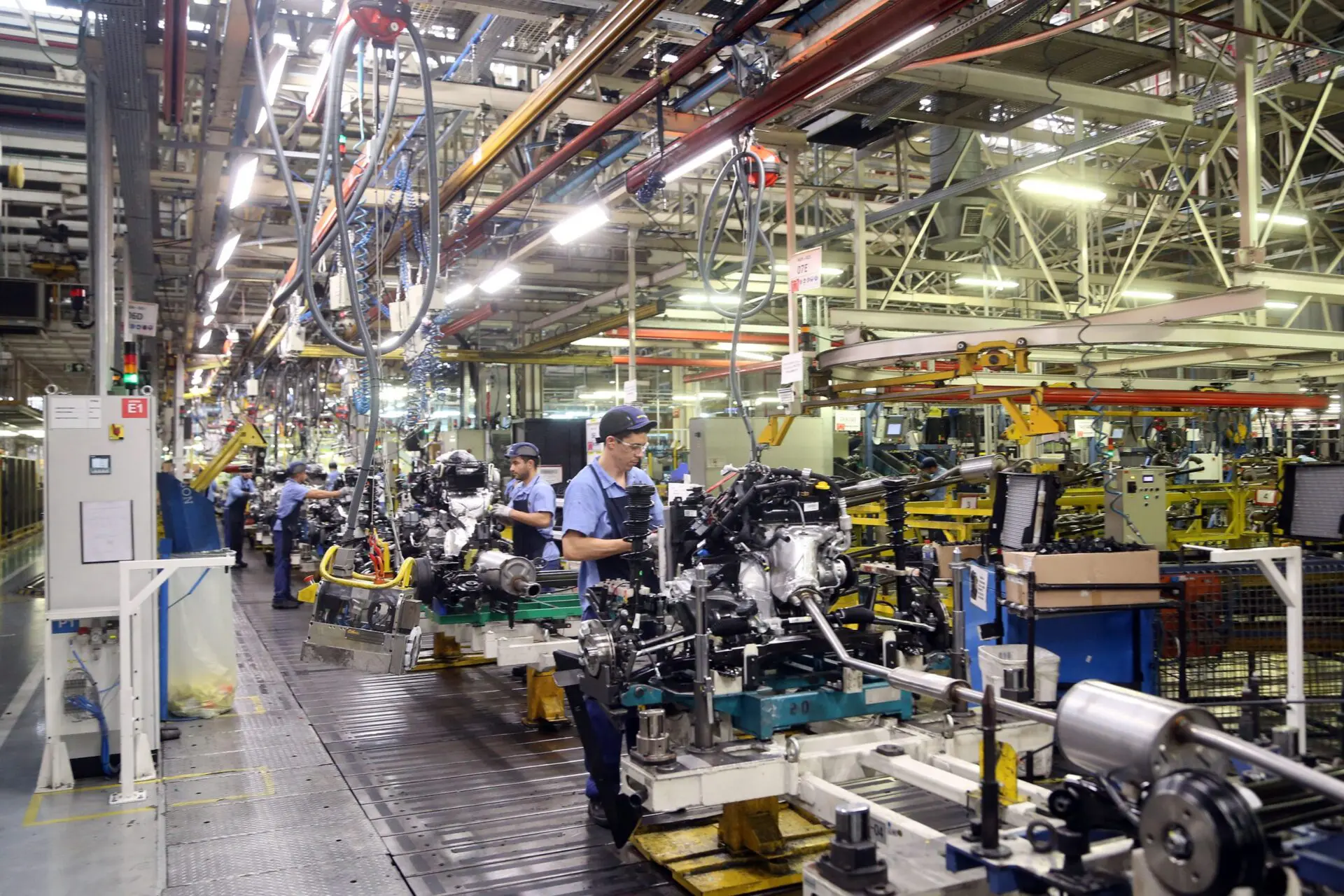 Paraná inicia a semana com mais de 21 mil vagas de emprego