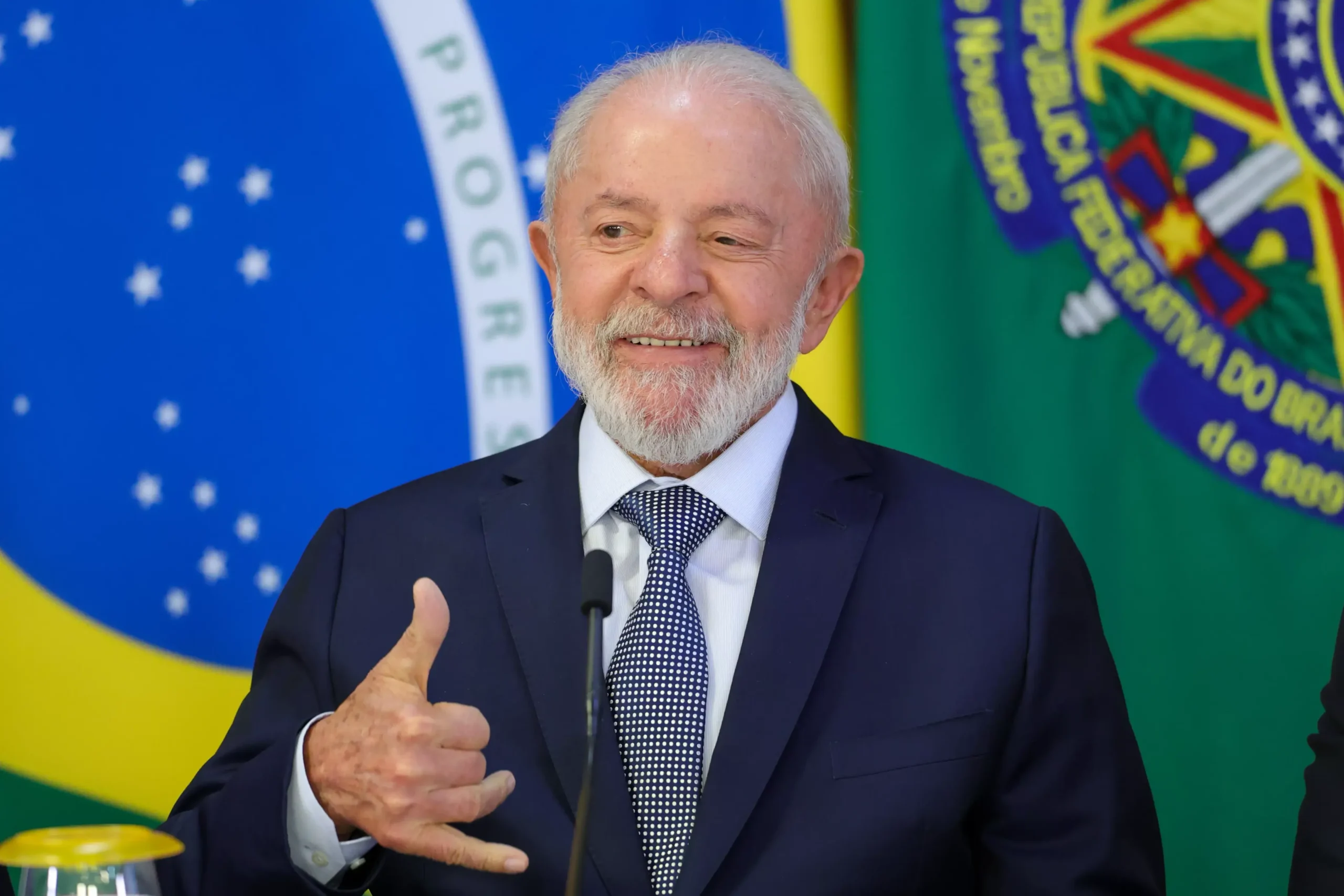 Governo Lula atinge recorde de desaprovação com 56%
