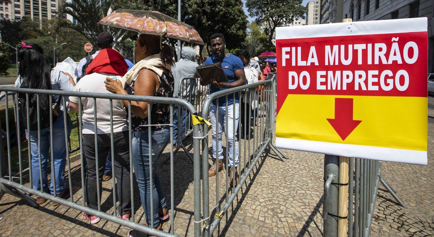 Desemprego sobe para 7% em março e rendimentos batem recorde