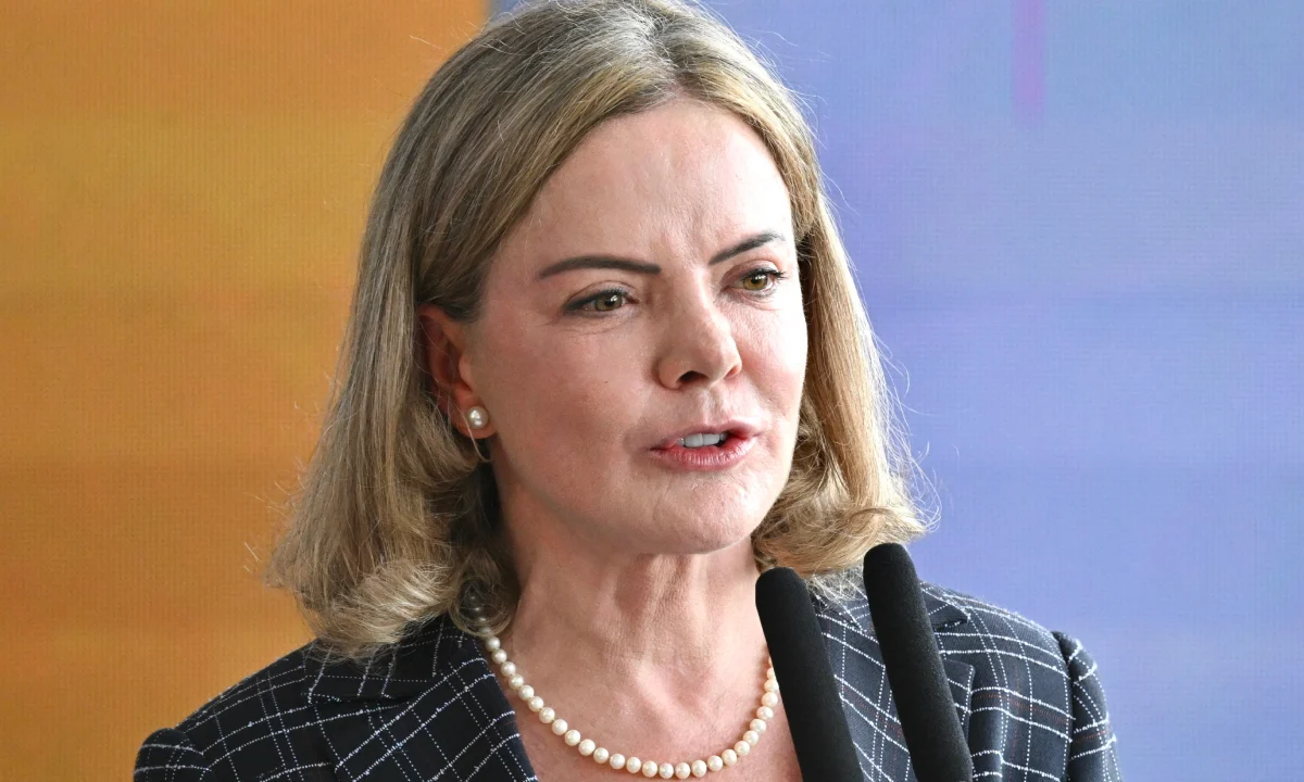 Gleisi nega retaliação a deputados da base que apoiaram urgência da anistia