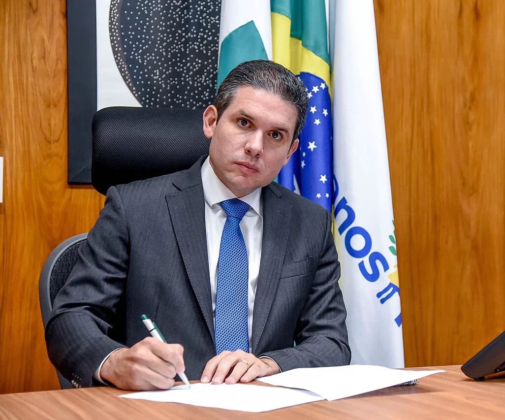 Hugo Motta ameaça sustar aumento do IOF e cobra alternativas do governo