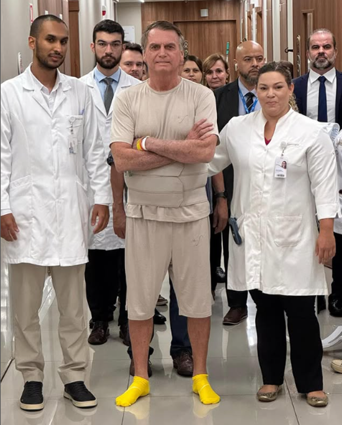 Bolsonaro recebe alta neste domingo e confirma presença em ato pela anistia