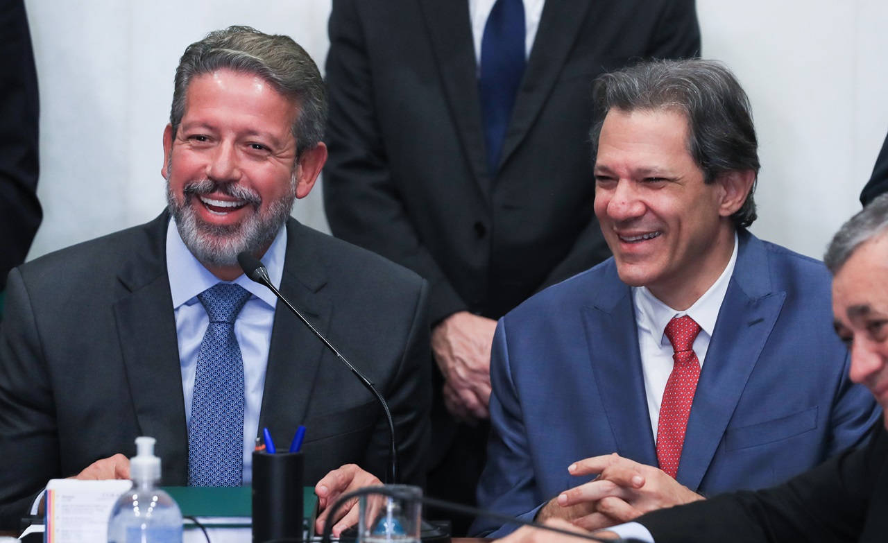 Câmara inicia comissão para discutir isenção do IR até R$ 5 mil