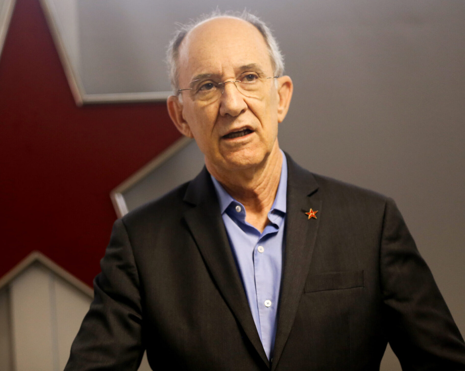 Rui Falcão pede correção de voto e diz que errou ao votar pela derrubada do IOF