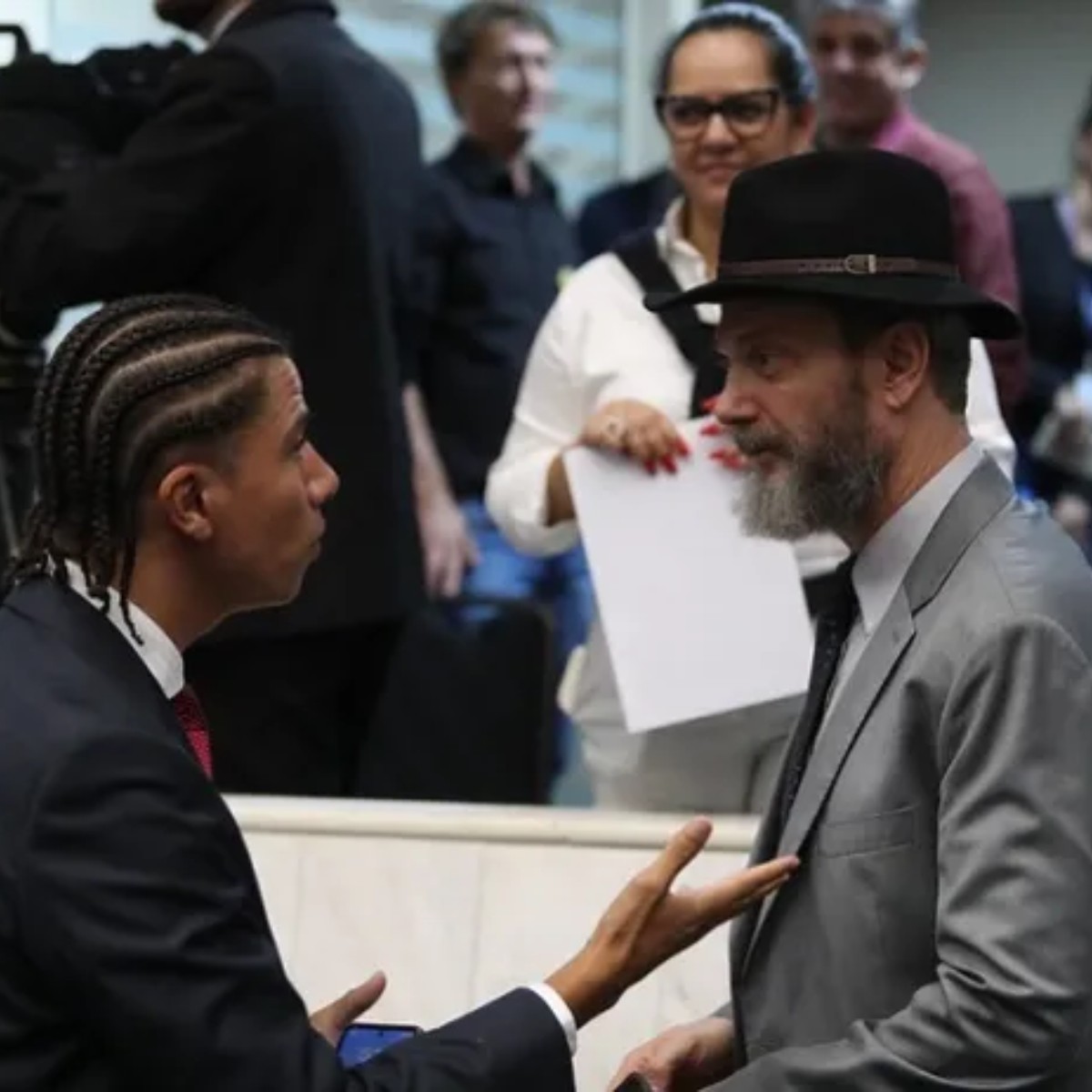 Deputado Tito Barichello e vereador Guilherme Kilter pedem cassação de Renato Freitas por invasão a supermercado