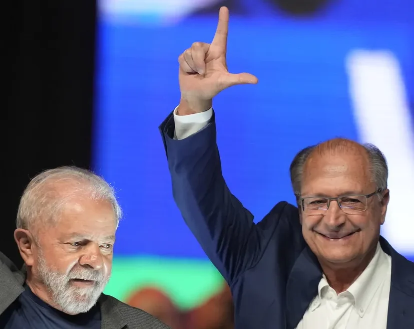 Alckmin chama Lula de “companheiro de trincheira” e reforça aliança durante congresso do PSB