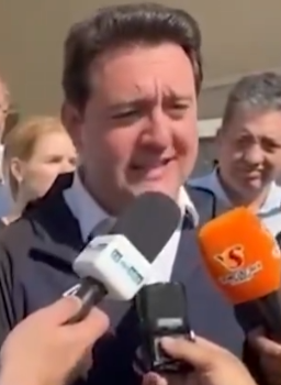 Ratinho Jr diz: “Não trabalho para o sindicato, trabalho para o povo” em resposta à manifestantes
