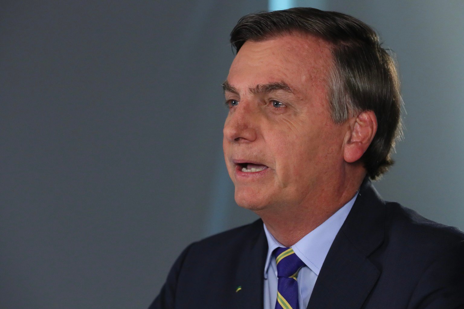 Moraes Impõe Restrições Severas a Bolsonaro: Proibição de Contato e Monitoramento Eletrônico