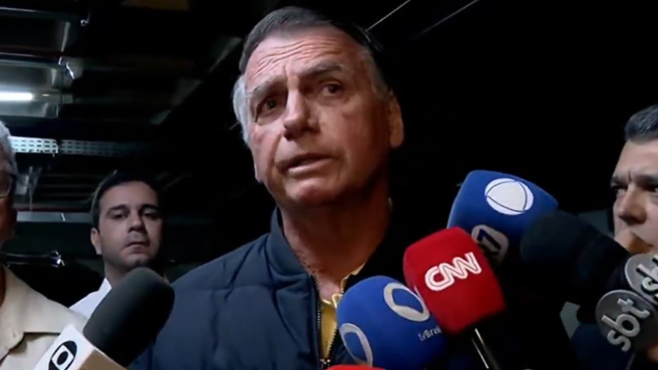 Perícia conclui: pen drive da casa de Bolsonaro é “irrelevante” em inquérito