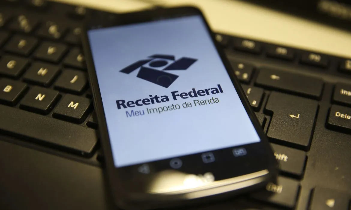 Restituição do IR 2025: Receita Federal libera 3º lote recorde nesta quinta-feira