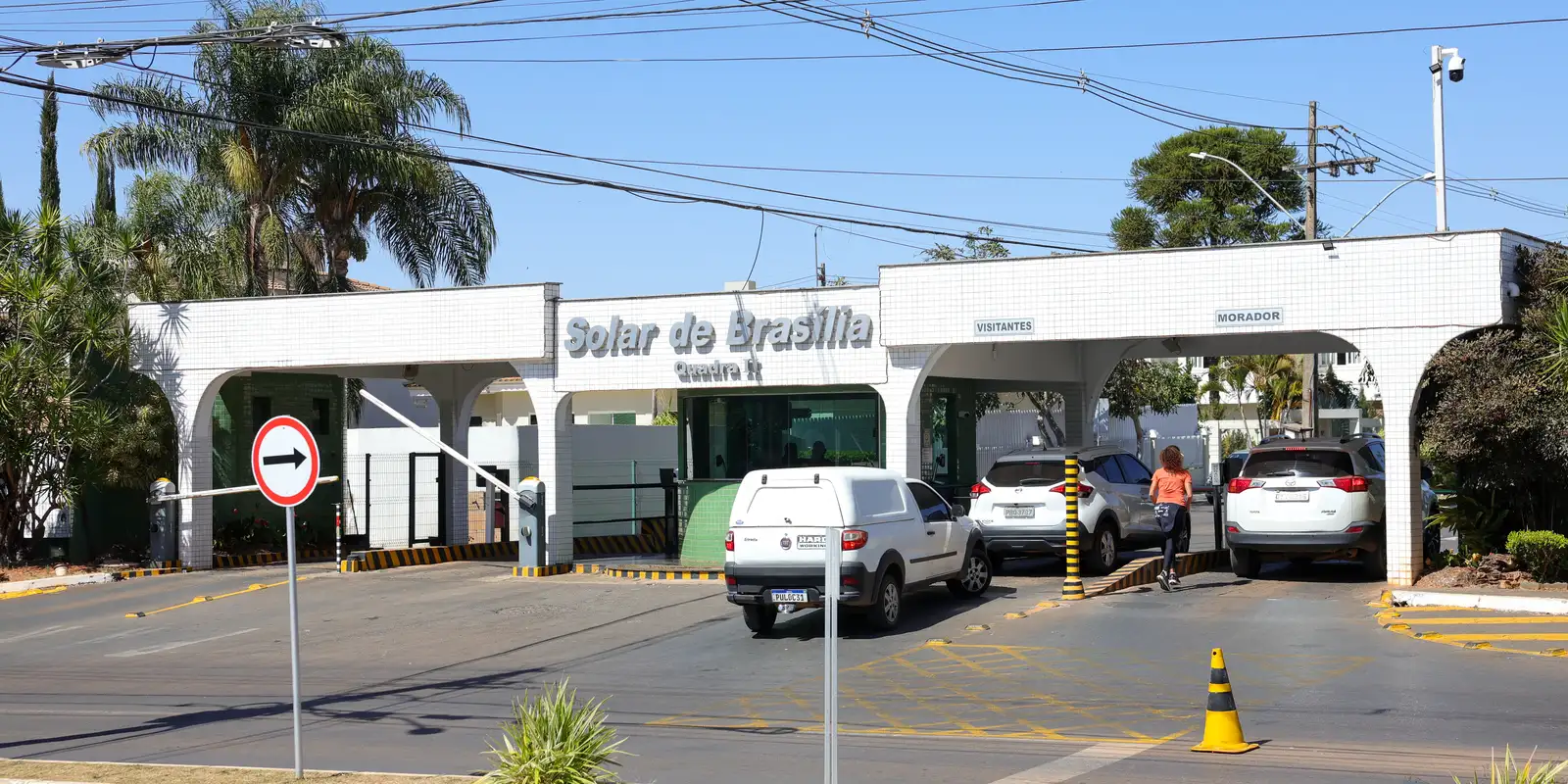 Bolsonaro Deixa Prisão Domiciliar sob Autorização Judicial para Realizar Exames Médicos