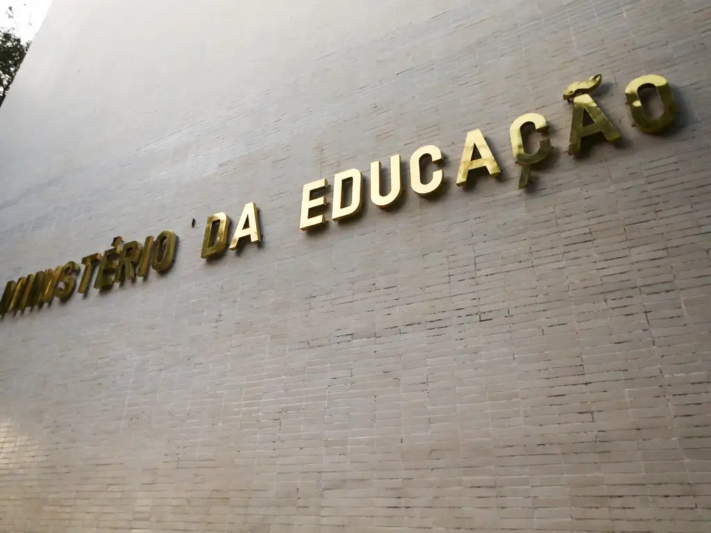 MEC Impulsiona Qualificação de Professores do Ensino Médio com Curso Online Gratuito