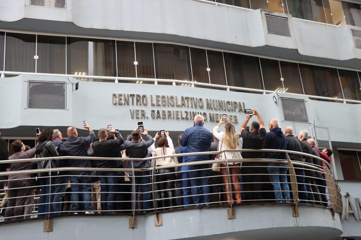 Câmara de Florianópolis Imortaliza Legado de Gabrielzinho Meurer em Homenagem Emocionante