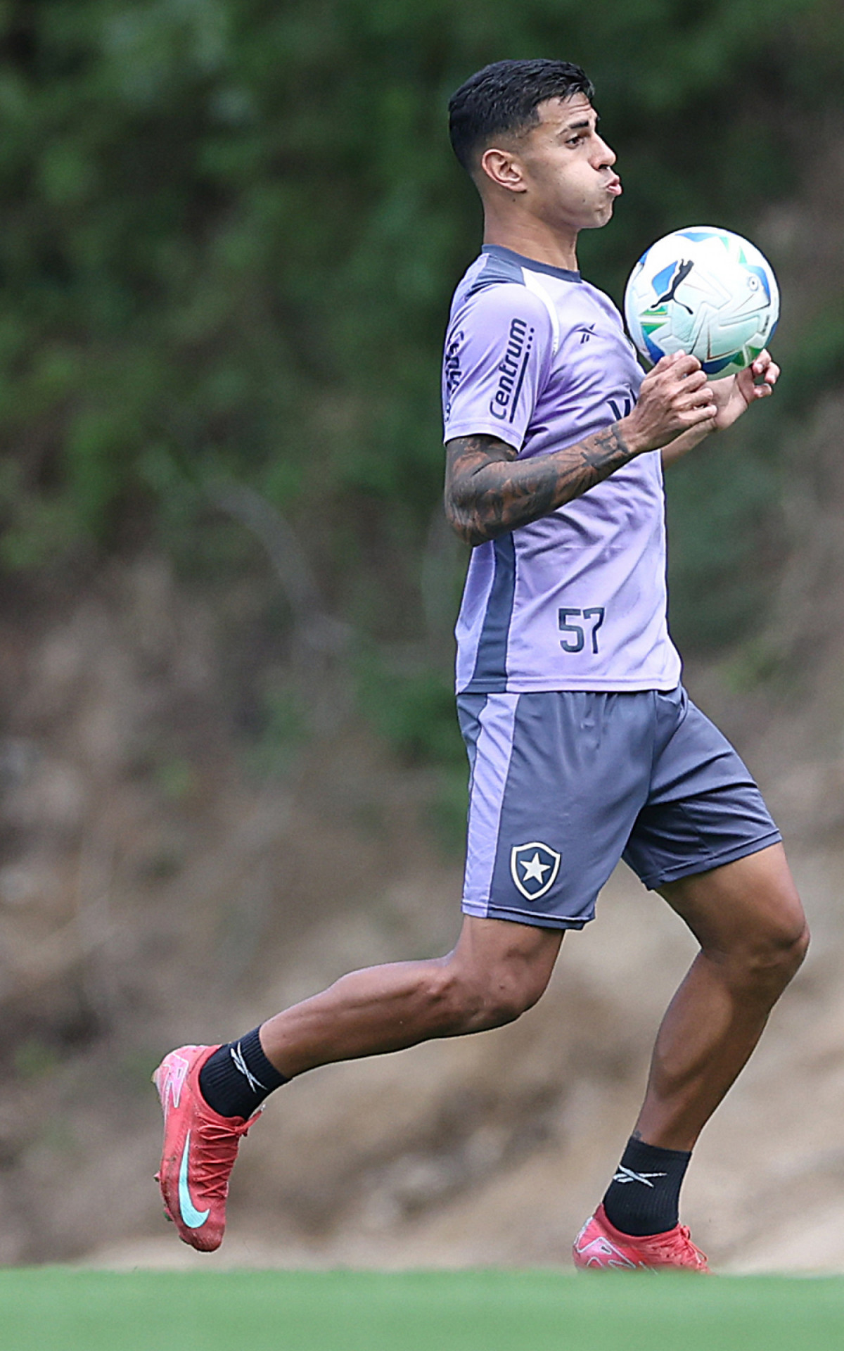 David Ricardo elege Barboza como referência e destaca aprendizado diário no Botafogo