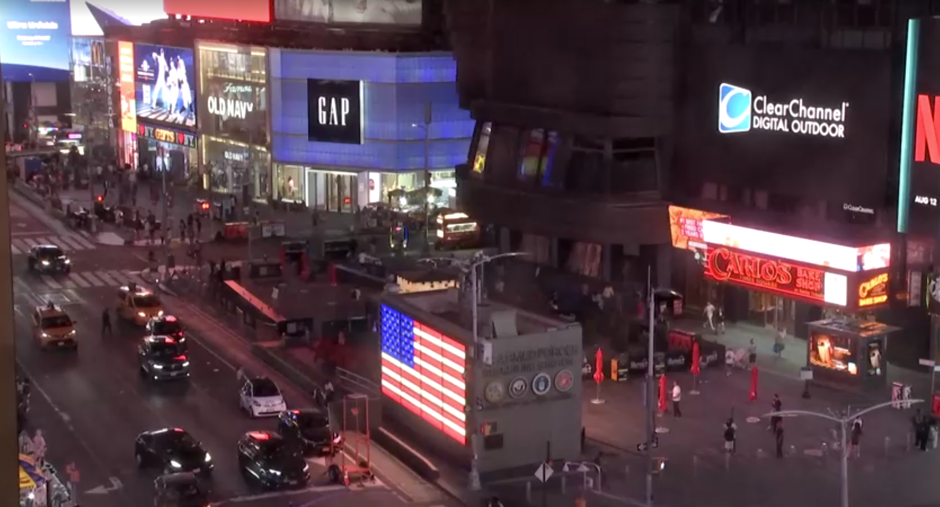 Tiros na Times Square Deixam Três Feridos; Adolescente é Detido