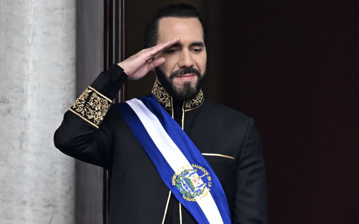 Bukele Defende Reeleição Ilimitada em El Salvador e Desafia Críticas Internacionais