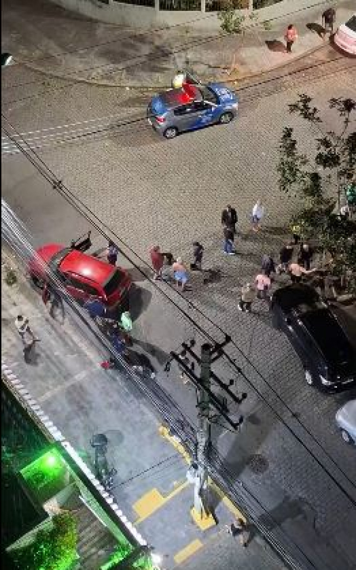 Vítima reage a assalto no Méier e criminosos terminam baleados e presos
