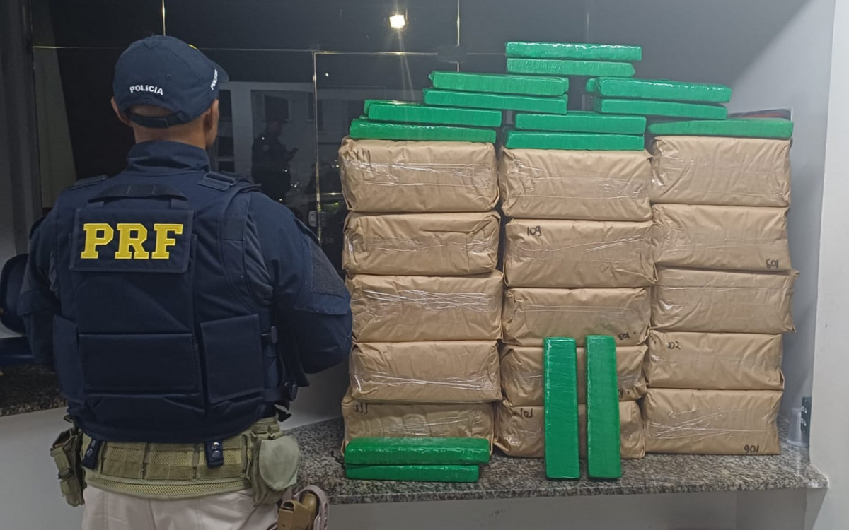 PRF Apreende Mais de 180 kg de Maconha na Dutra em Resende; Motorista Preso