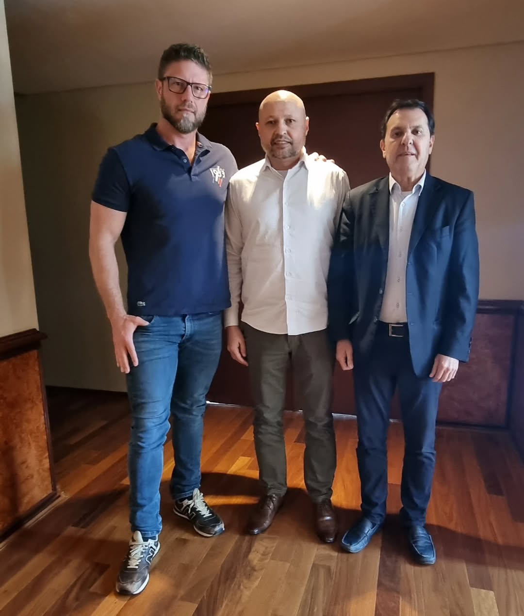 Um pé em cada canoa: presidente da Fiep vai da esquerda a Moro