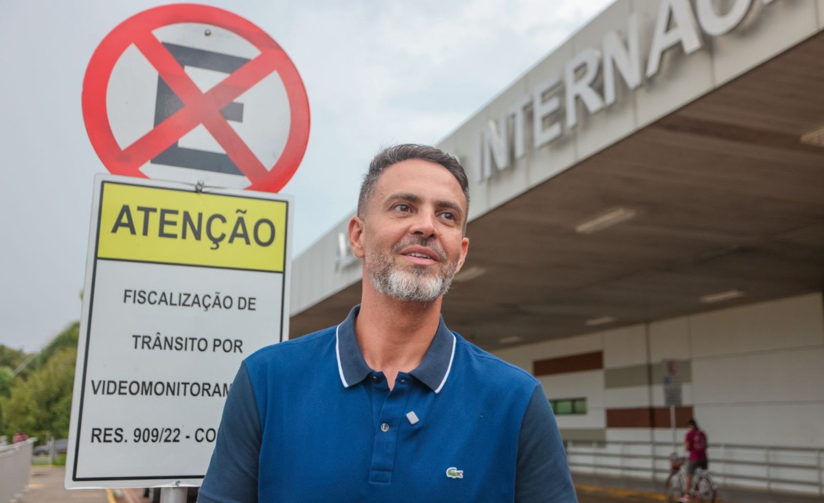 Discurso de Economia de Léo Moraes Contrasta com Práticas de Gastos, Apontam Críticos