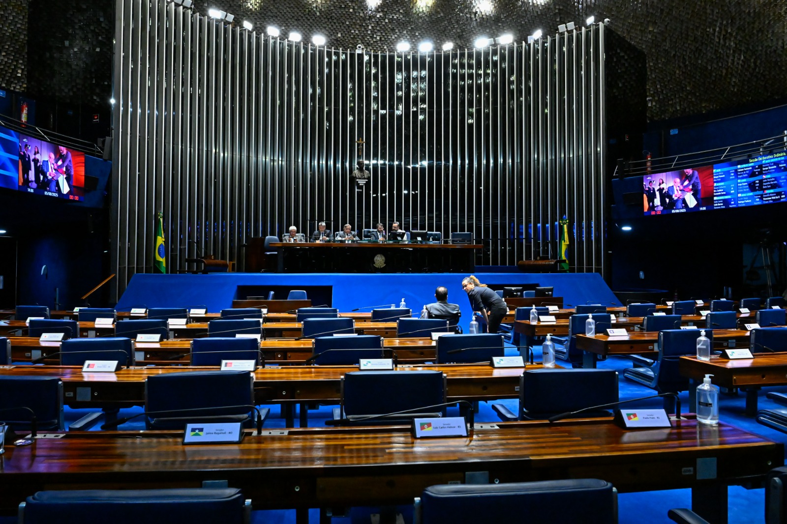 Oposição Radicaliza: Ocupação do Congresso Completa 24 Horas em Protesto Pró-Bolsonaro