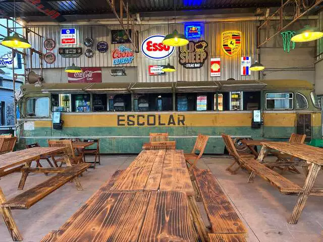 Rota 66 encontra o Velho Oeste em Bar Temático Inovador em Campo Grande