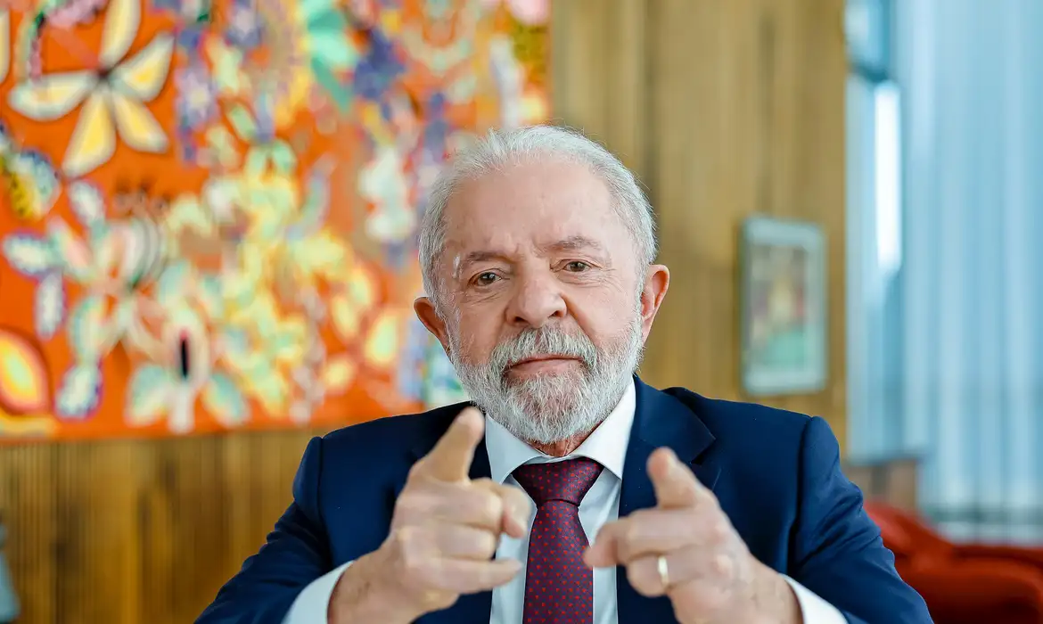 Lula Resiste à Pressão e Opta pela Diplomacia em Meio a Taxas Americanas
