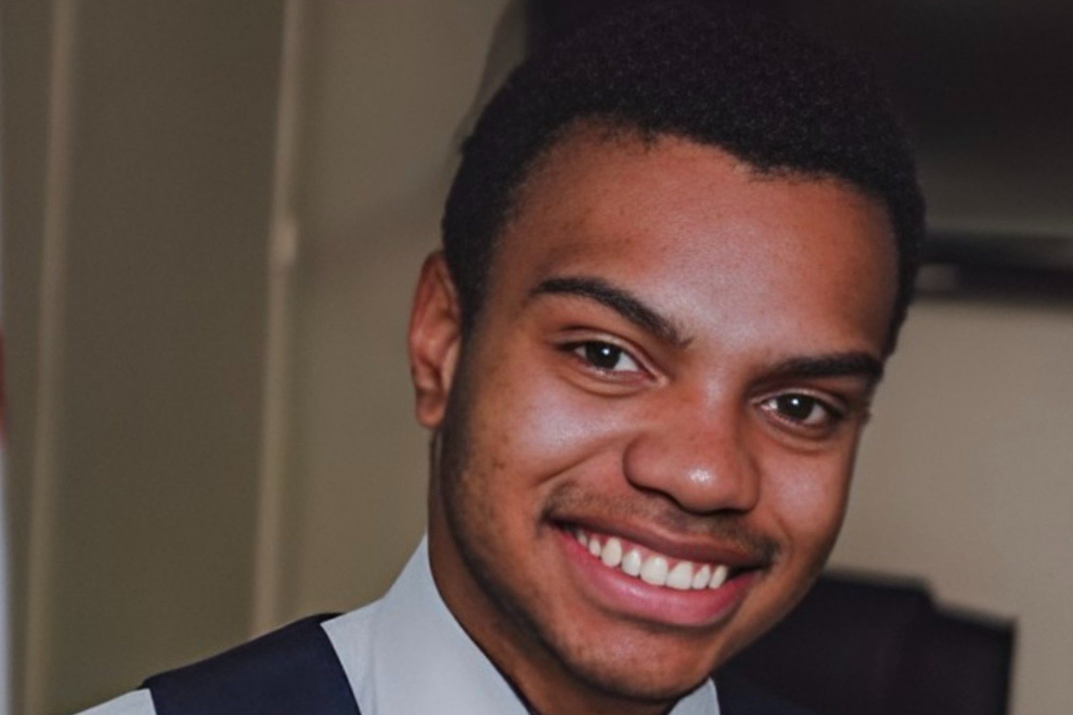 Racha no MBL: Holiday Ataca Kataguiri Após Foto em Protesto na Câmara