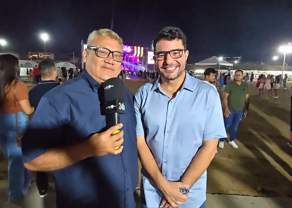 Em Cruzeiro do Sul, Governador Gladson Cameli Solta a Voz e Exalta Sucesso do Festival da Farinha