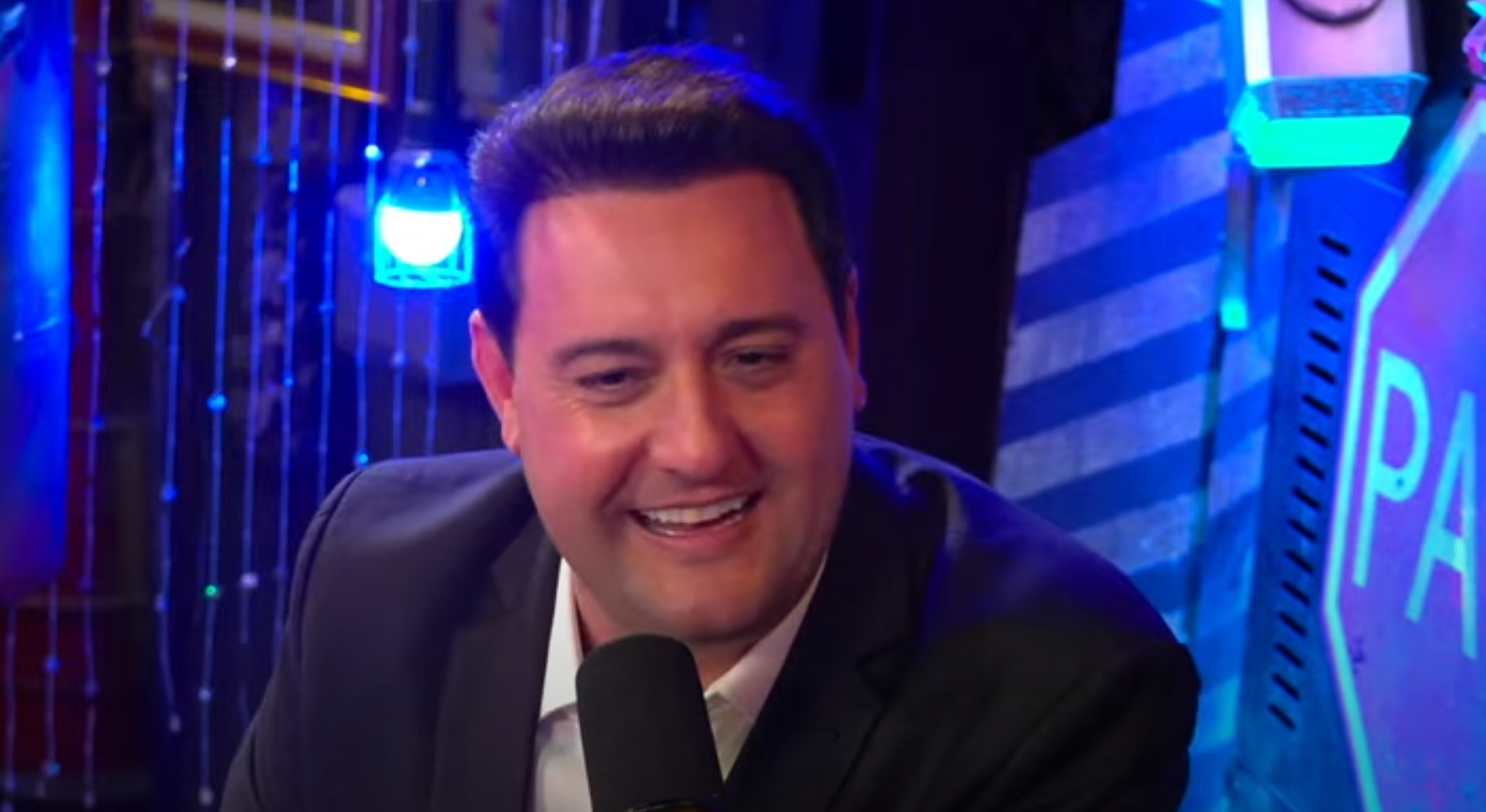 Ratinho Jr. se apresenta como representante da nova geração política no podcast Inteligência Ltda