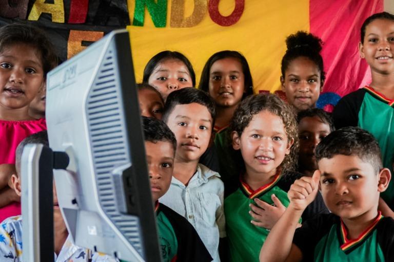 Amapá Acelerado: Conectividade Escolar, Expofeira e Novos Empregos impulsionam o estado