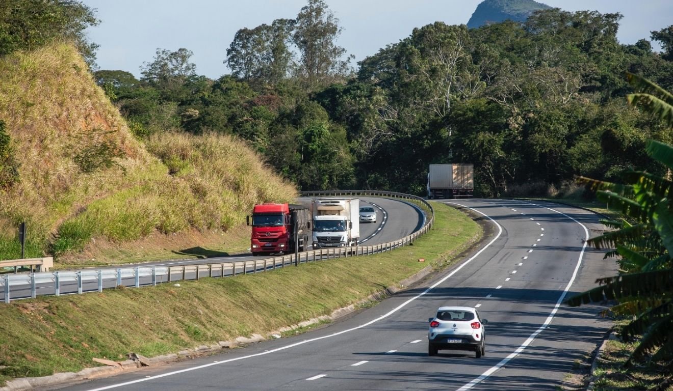 Acidentes na BR-101: Concessionária Aponta Falta de Conscientização dos Motoristas como Fator Crucial