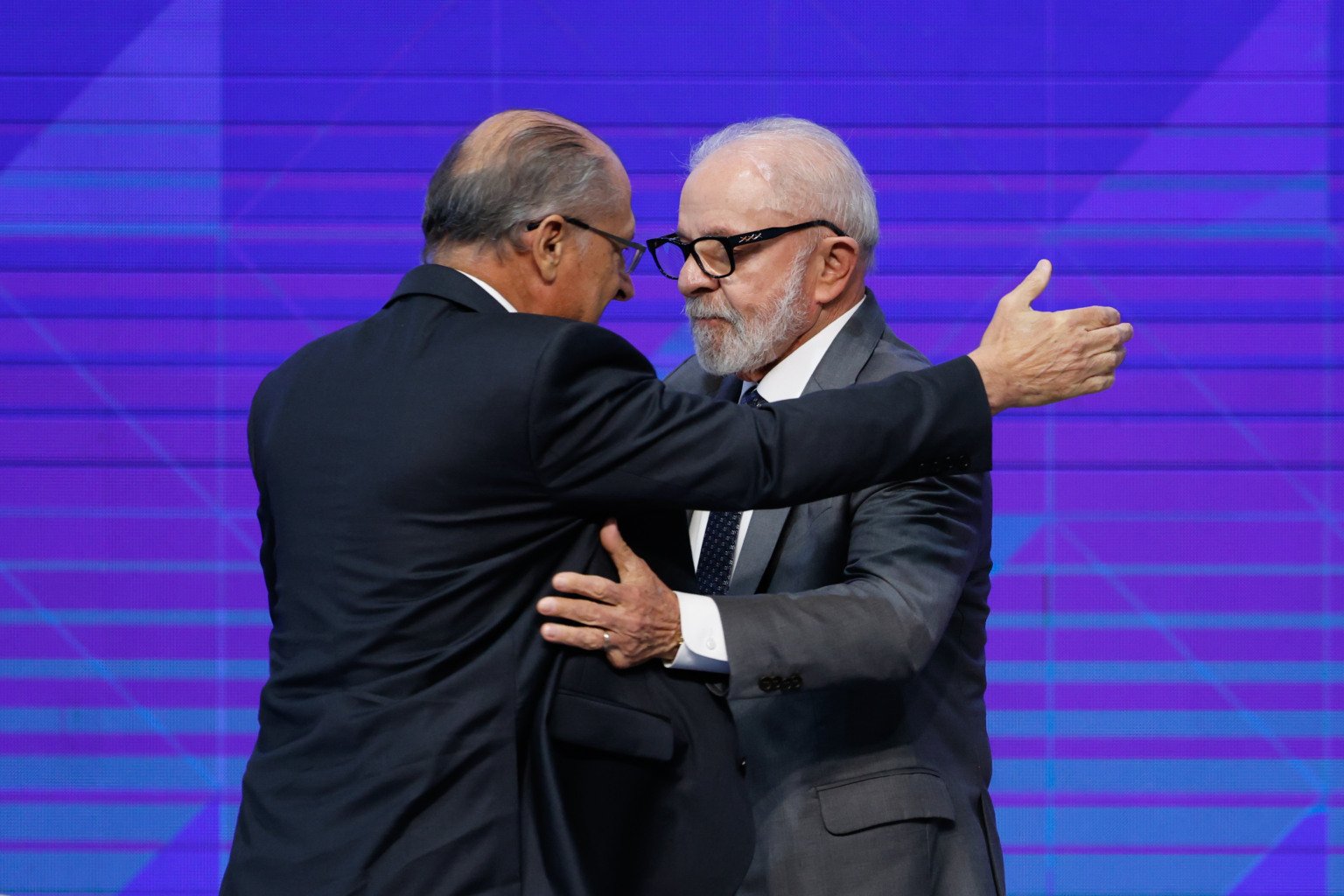 Lula Aposta em Polarização em 2026 e Critica Zema: ‘Minas Merece Mais’