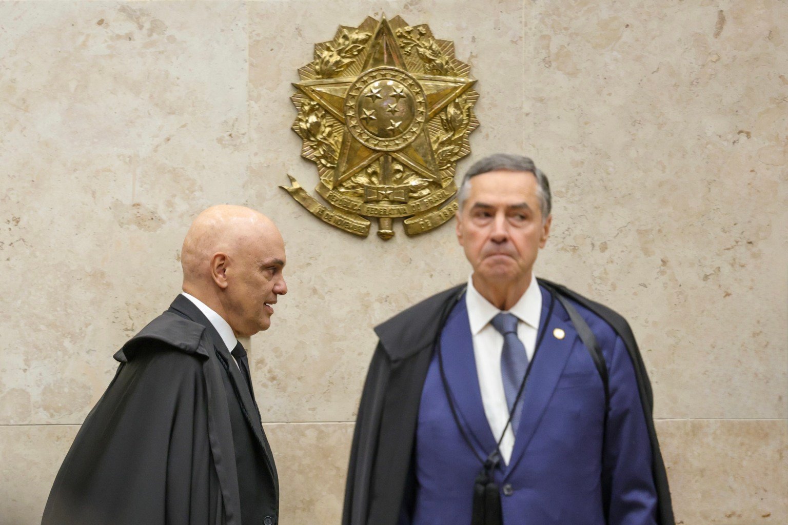 Barroso Avalia Surpreender e Deixar o STF Após Presidência, Aponta Reportagem