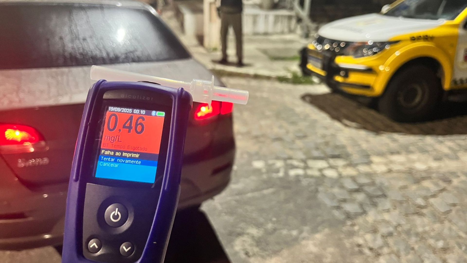 IRRESPONSABILIDADE: Motorista embriagado é preso em Parnamirim transportando crianças sem cinto