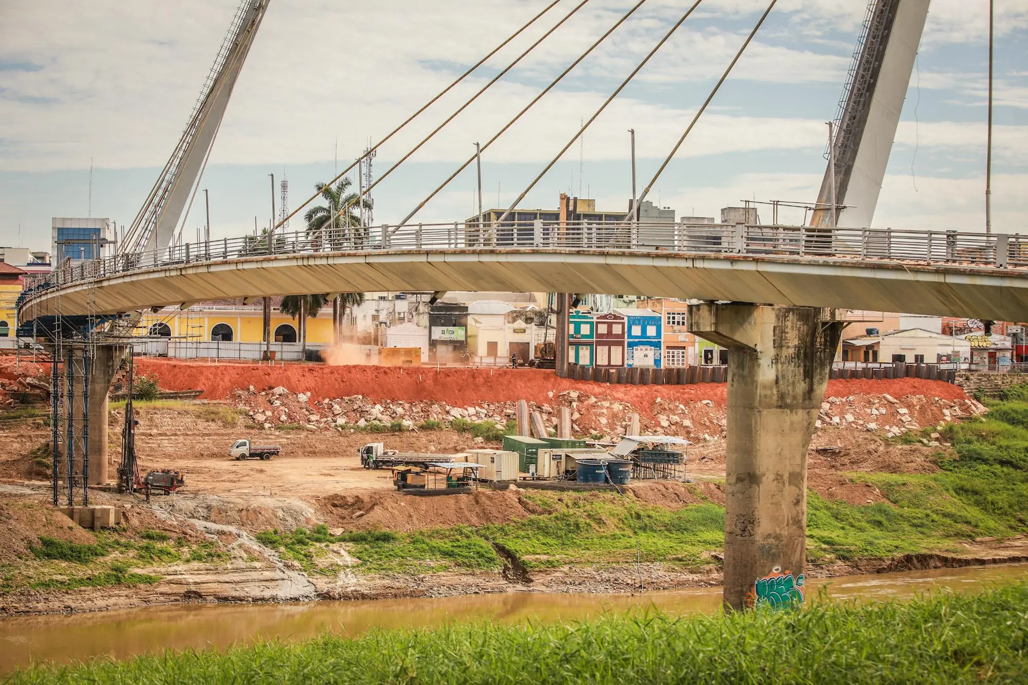 Rio Acre em Nível de Alerta: Defesa Civil Monitora Declínio Constante em Rio Branco