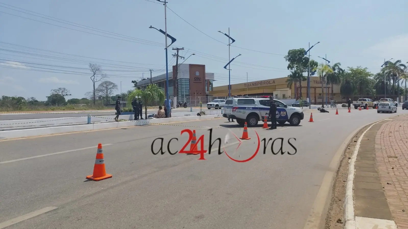 Tragédia na Via Chico Mendes: Jovem Motociclista Morre Após Colisão com Poste