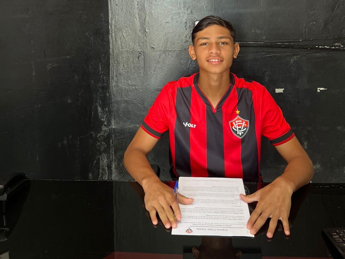 Talento de Mucajaí Brilha: Jovem Fernandinho Assina com o Vitória (BA)