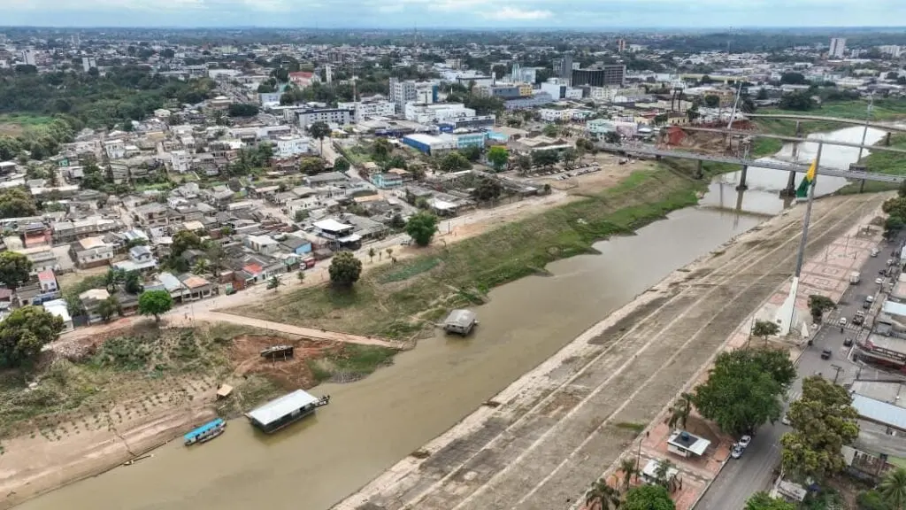 Rio Acre Atinge Nível Crítico em Rio Branco, Acendendo Alerta para Seca