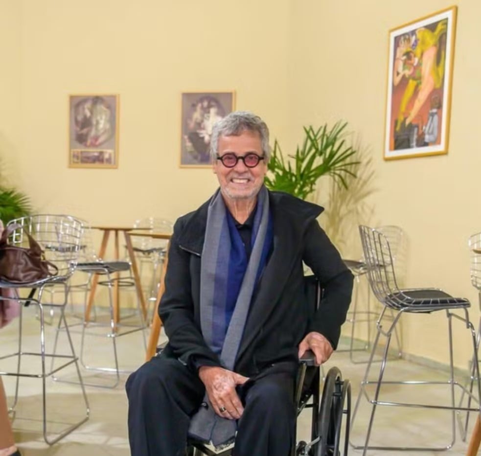 Carlinhos de Jesus enfrenta desafios com bursite trocantérica bilateral: Entenda a condição que afeta sua mobilidade