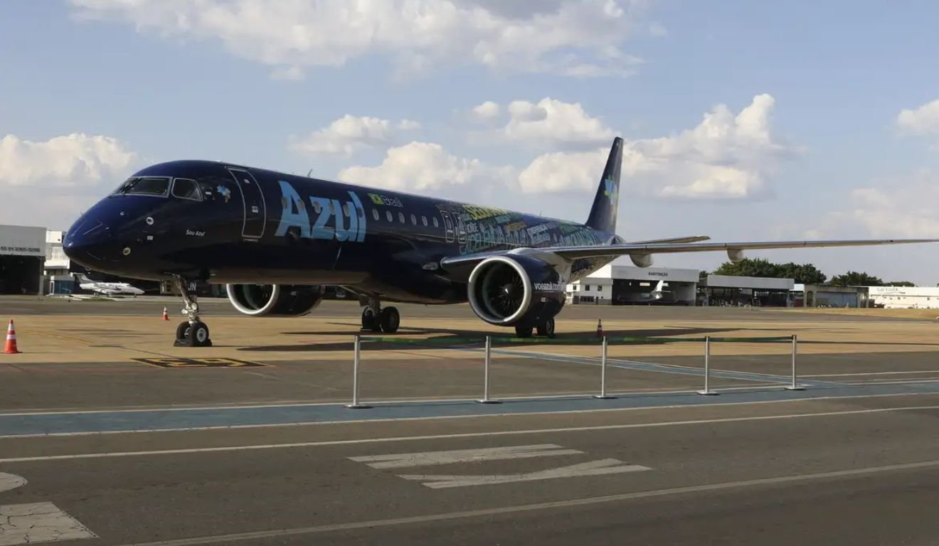 Azul Corta Voos para 14 Cidades: Reestruturação e Impacto nos Passageiros