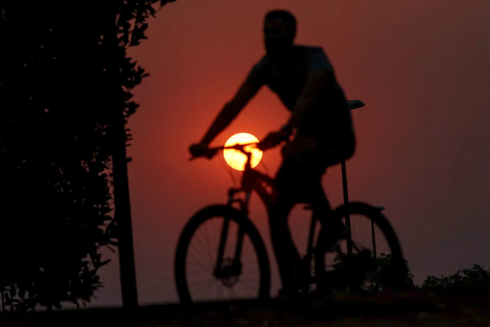 Acre Ferve: Sol Forte, Calor Intenso e Chuvas Isoladas Marcam a Quinta-Feira