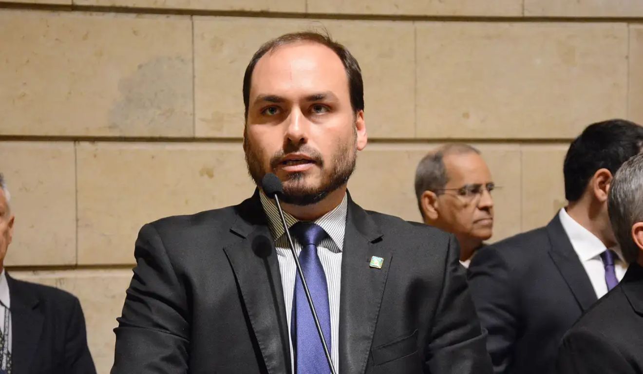 Carlos Bolsonaro Hospitalizado Após Decisão Judicial Atingir Jair Bolsonaro