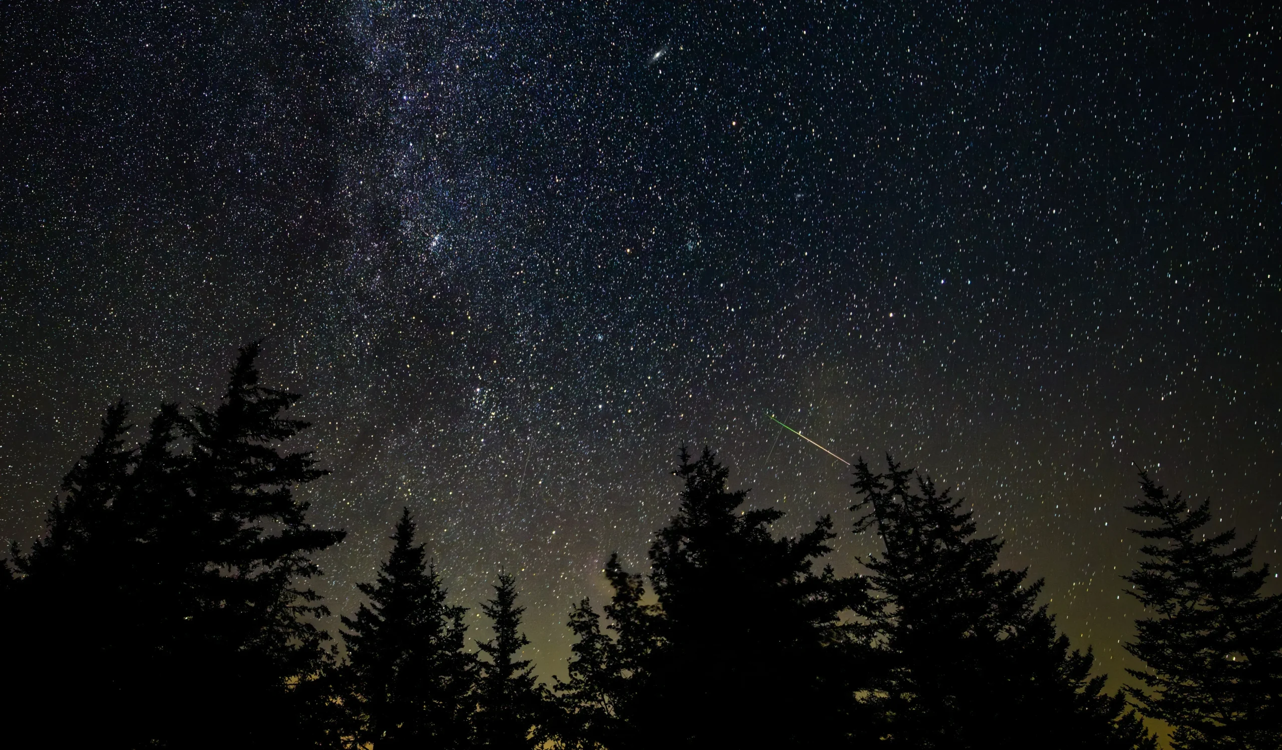 Show de Estrelas Cadentes: Perseidas Iluminam o Céu Noturno Brasileiro